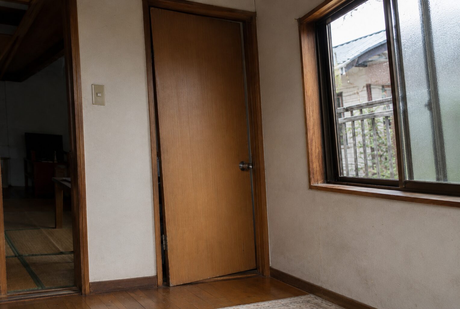 ドアや窓の建付けが悪くなる